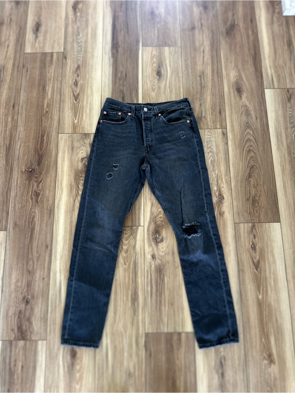501 s men’s Black Distressed jeans W28L30